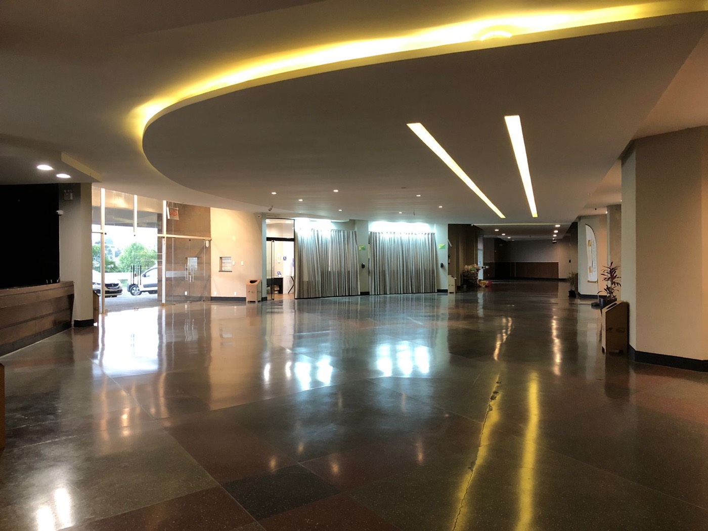 Hall amplo do Centroserra